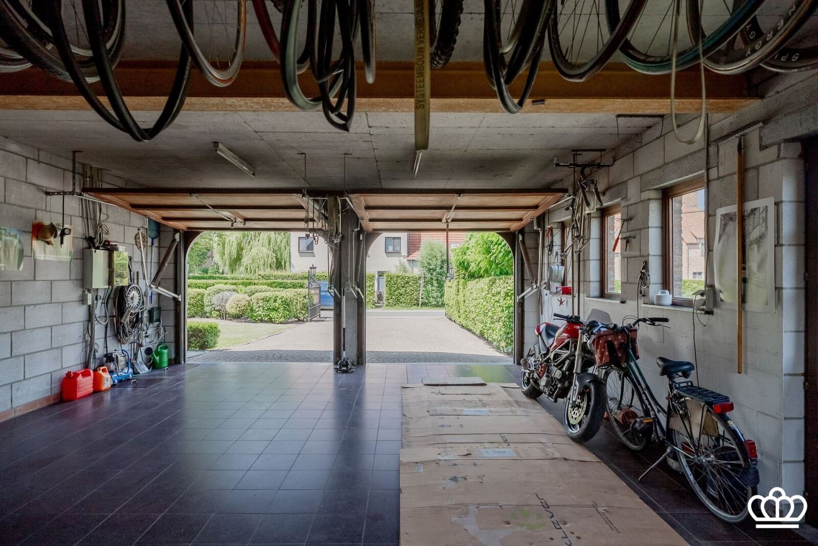 2049 19